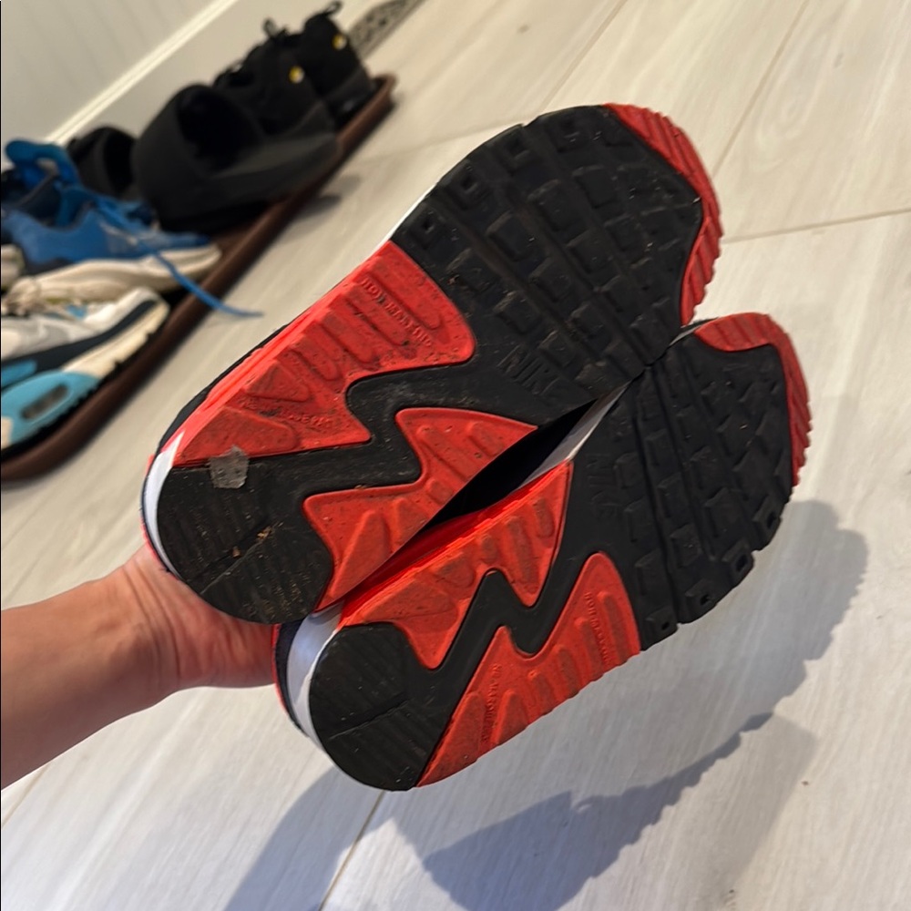 Nike Air max Kids Black and Neon Red Sneakers, size 3.5 - Picture 7 of 7